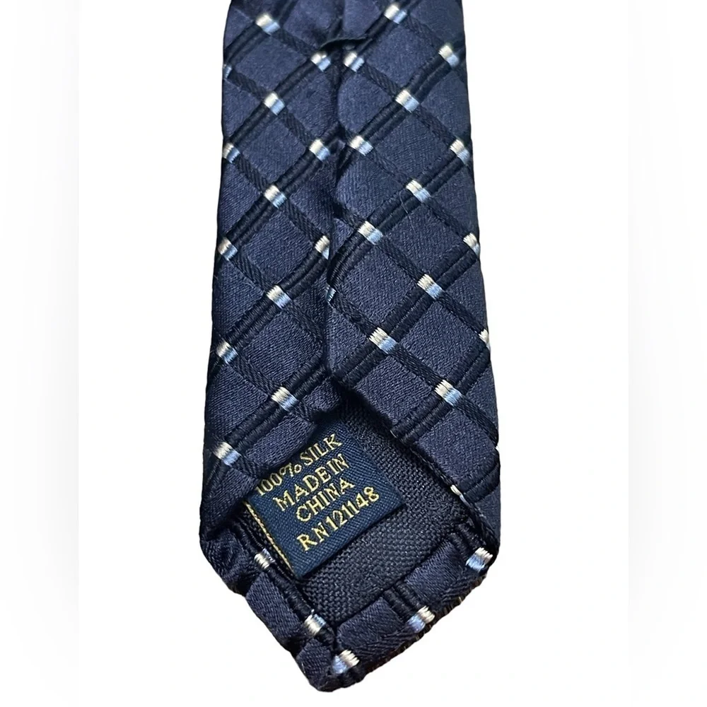 🔥👔CLUB ROOM 100% silk tie.  Navy with white & silver. Mint condition‼️